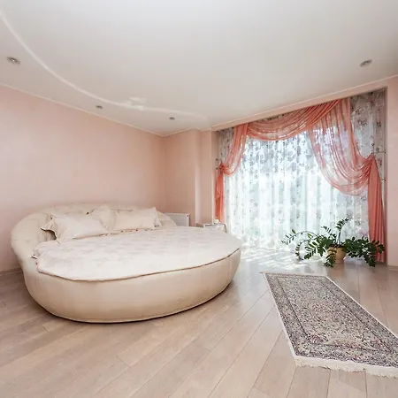 Vip - In The Center Of The City Апартаменти