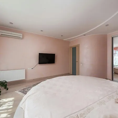 Апартаменти Vip - In The Center Of The City *